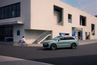 行业首个！128TOPS单芯片跑通城市NOA，轻舟智航联手理想汽车，首发量产上车