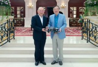 华为总部的迎来送往，影响着半个车圈