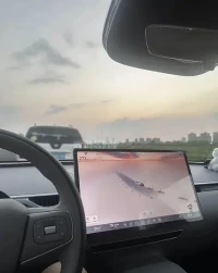 女司机提车小鹏Mona M03：别笑话我，这车是真能“自己开”！