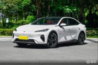 深蓝L07 vs 银河星耀8PHEV：15万级混动家轿推荐