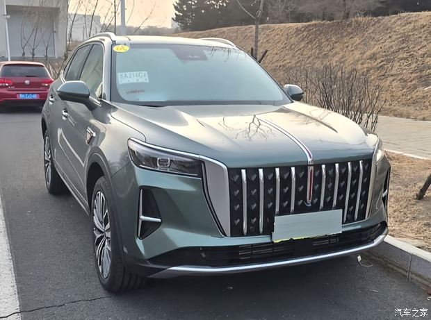 新款红旗HS5实车 上市5个月又推新？外观与内饰大变 颜值再提升