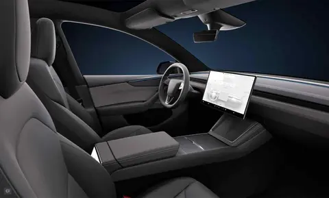 Model Y七座版上线，美版缩水像闹剧，马斯克在赌未来